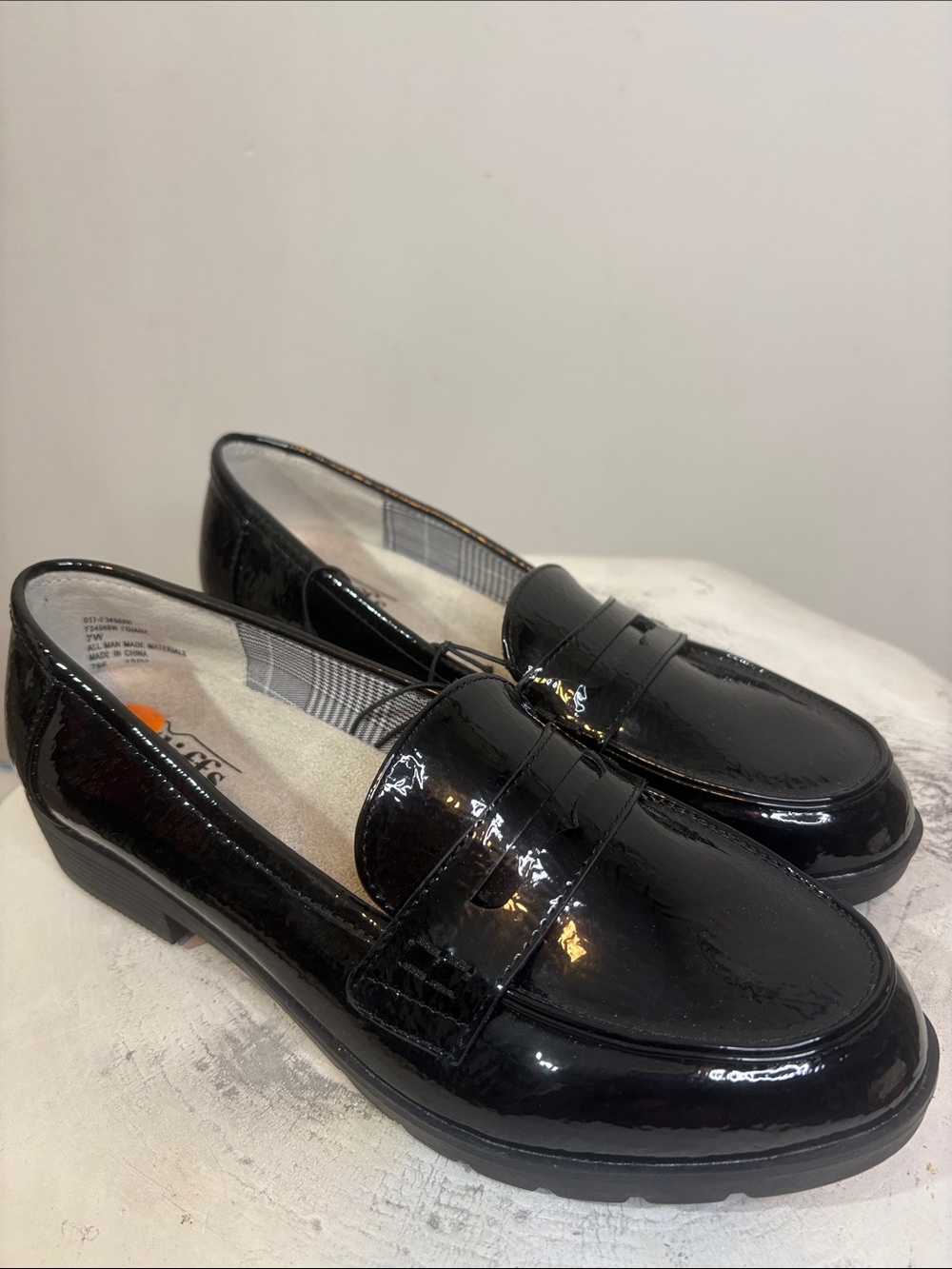 Cliffs by White Mountain Galah Shiny Black Patent Leather Penny Loafer size 7